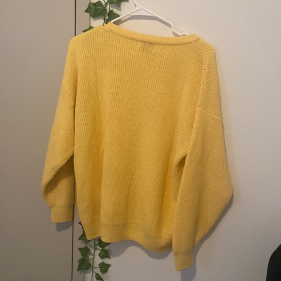 yellow knit sweater - Picture 2 of 2